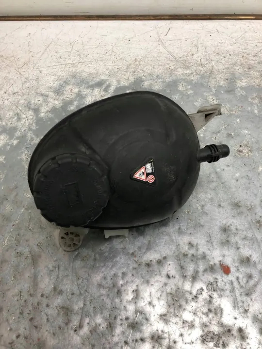 Expansionstank Mercedes W205 OEM A2055000049 image 4