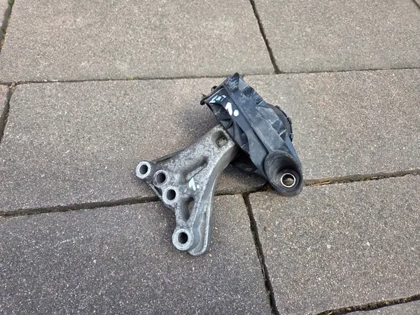PEUGEOT 208 CITROEN C3 II Engine Mount 9676771080 image 3