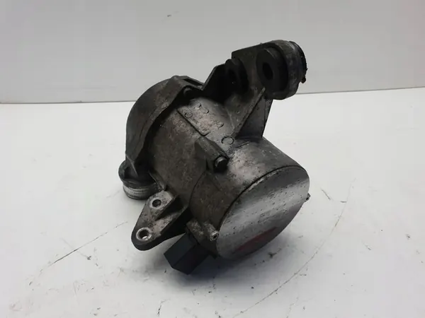 Vattenpump BMW 3 E90 E91 2011 OEM 11517586928 image 4