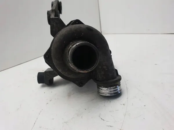 Vattenpump BMW 3 E90 E91 2011 OEM 11517586928 image 5