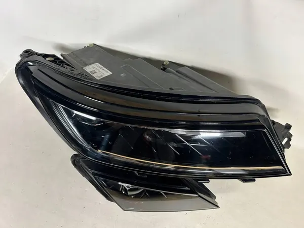 Skoda Karoq 18- Farol direito Full LED image 3