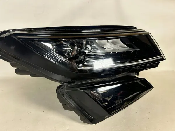 Skoda Karoq 18- Farol direito Full LED image 6