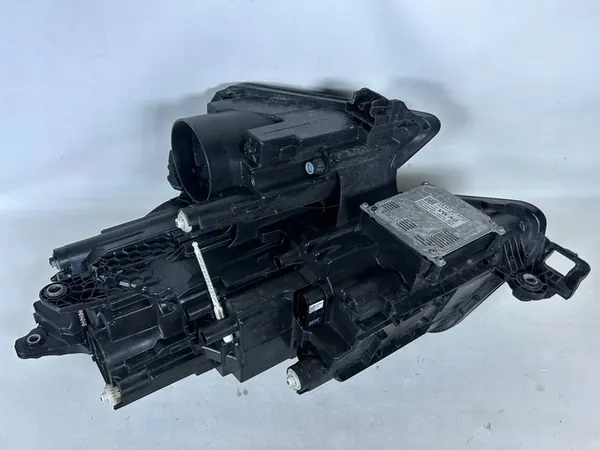 Skoda Karoq 18- Farol direito Full LED image 9