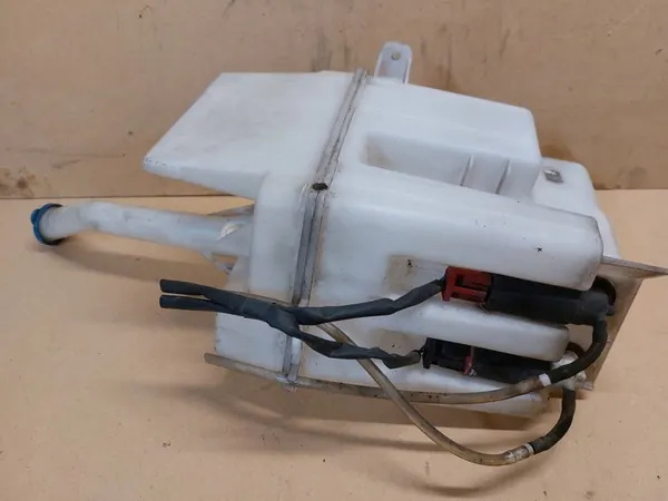 Ruitensproei reservoir voor twee pompen Toyota Corolla E12 DGK1068 image 3