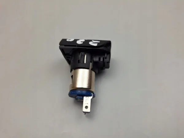 Kia Niro 2022 Etu 12V pistorasia OEM 95120H8100 image 5