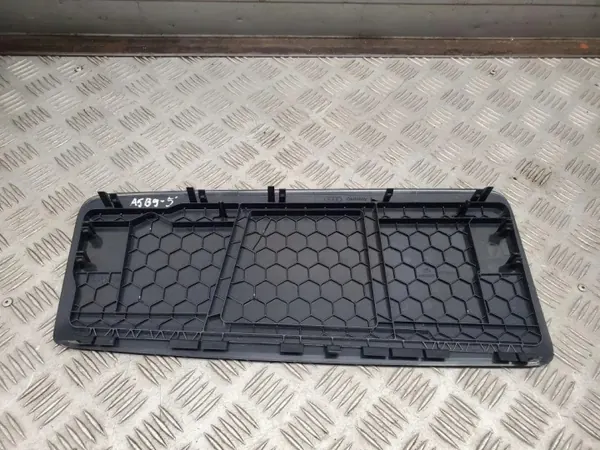 Audi A5 2019 bak höger hyllgallret OEM 8W5035406B image 4