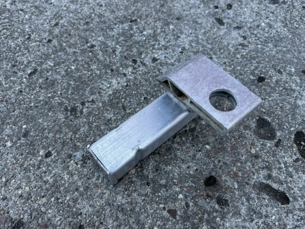 Support radiateur gauche zone déformable Mercedes Classe C 205 OEM image 3