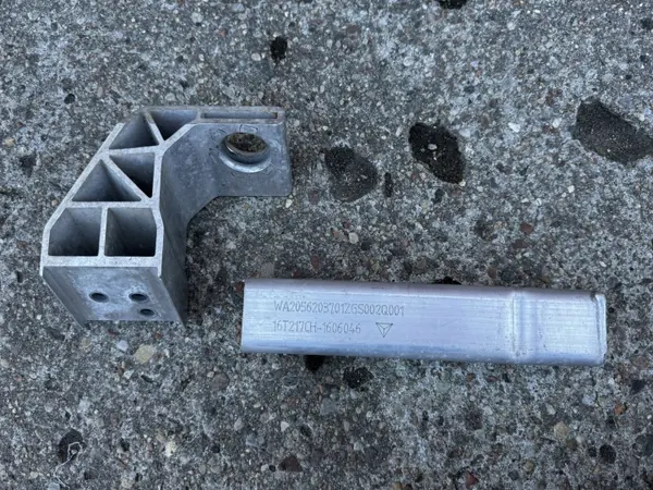 Support radiateur gauche zone déformable Mercedes Classe C 205 OEM image 5