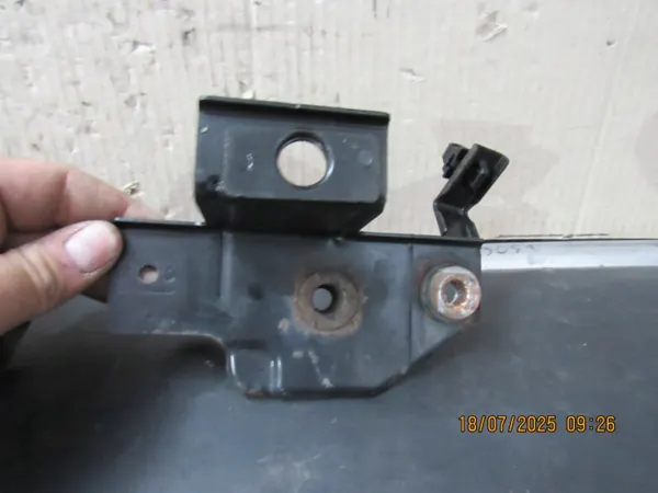 Oberer Kühlerhalter OEM UCHWYT CHŁODNICY GÓRNY LEWY PRAWY VERSO 09- 2.0 D4D image 4