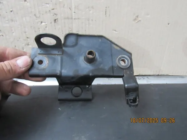 Oberer Kühlerhalter OEM UCHWYT CHŁODNICY GÓRNY LEWY PRAWY VERSO 09- 2.0 D4D image 5