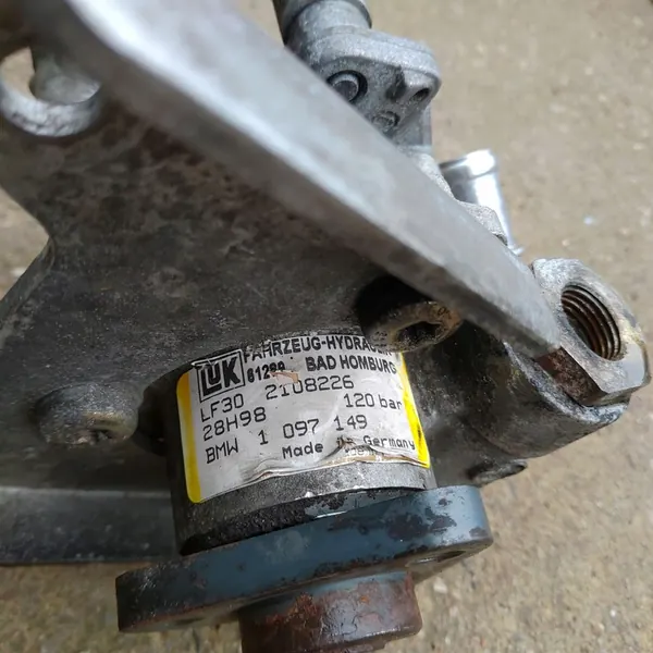 Bomba de direção assistida BMW E39 M52 M52TU LUK 1097149 image 4