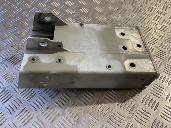 Amortiguador de parachoques delantero OEM 860000 - Usado image 2