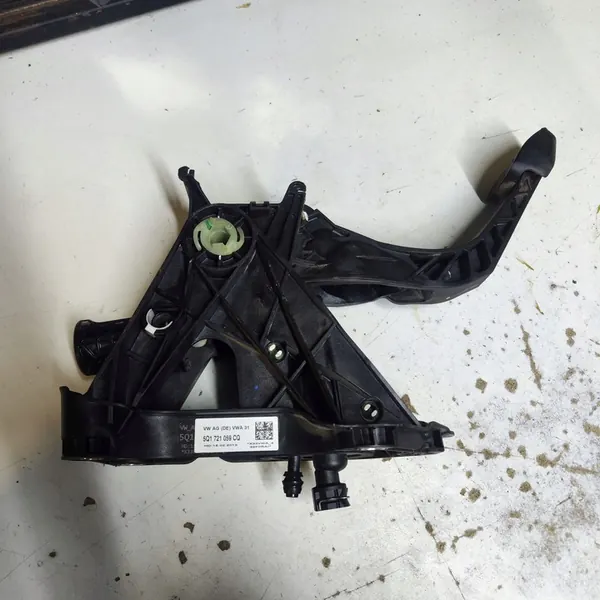 AUDI A3 8V 1.6 Pédale d'Embrayage 5Q1721059CQ image 2