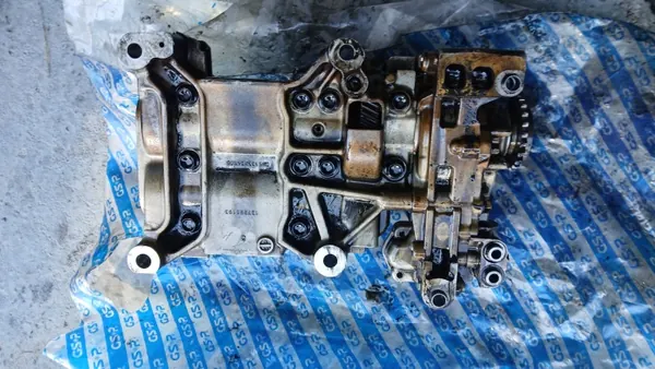 Öljypumppu ja tasapainotukset Mazda 2.2 Diesel SH01 image 3