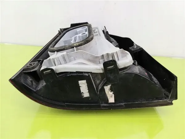 Volkswagen OE 6Q6 945 096 M lámpara trasera image 2