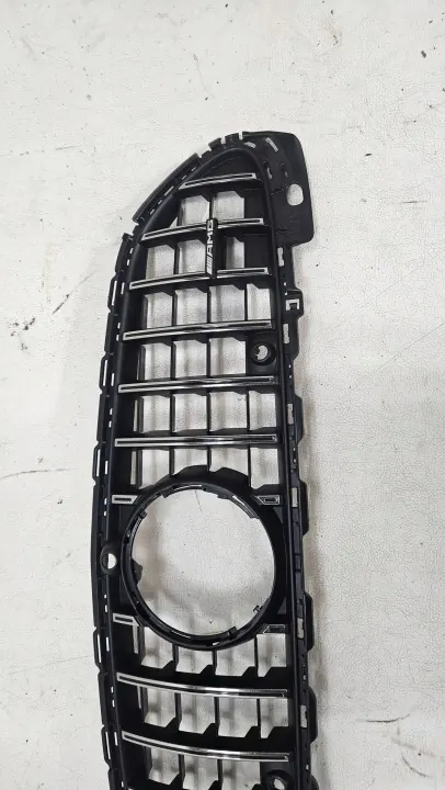 Grille de radiateur Mercedes Classe C W206 AMG OEM A2068883300 image 3
