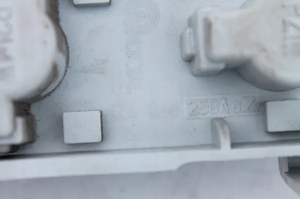 OCTAVIA II LIFT LAMPHÅLLARE HÖGER BAK 1Z5945258A image 3