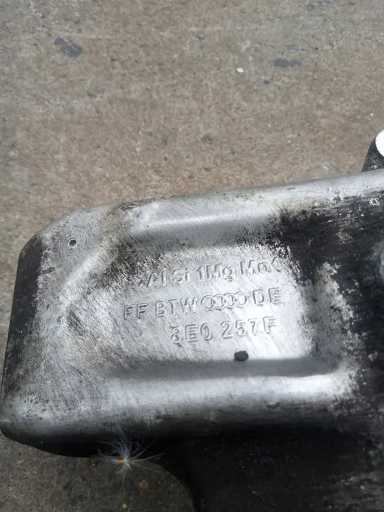 Audi A4 B7 Främre Vänster Hjulnav 8E0407253E image 2