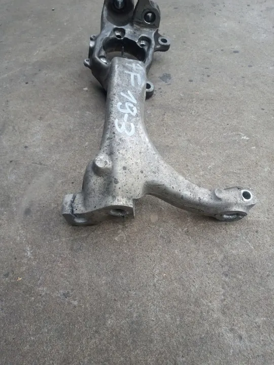 Audi A4 B7 Främre Vänster Hjulnav 8E0407253E image 4