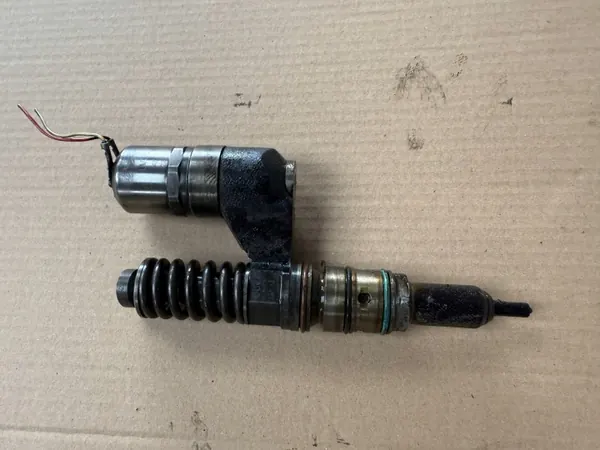 Pompe d'injection Iveco OE 0986441112 pour Stralis Cursor image 2