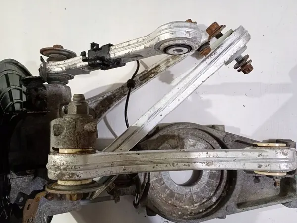 Junta Esquerda Traseira Maserati Levante OEM KKM23083 image 4
