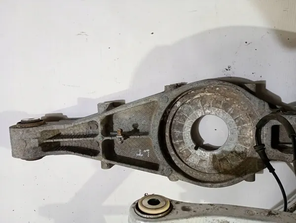 Junta Esquerda Traseira Maserati Levante OEM KKM23083 image 5