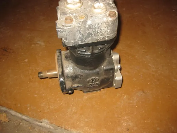 Gebrauchter Iveco Luftkompressor OEM 5801565973 image 2
