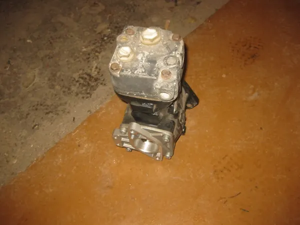Gebrauchter Iveco Luftkompressor OEM 5801565973 image 3