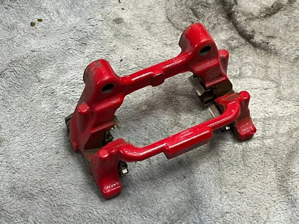 Support d'étrier de frein Skoda Octavia OEM 5K0615425A Arrière Gauche image 2