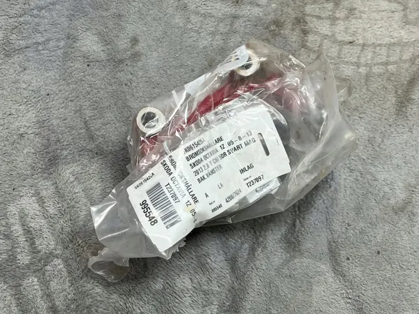 Support d'étrier de frein Skoda Octavia OEM 5K0615425A Arrière Gauche image 3