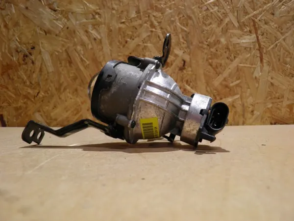 Kia Stonic 2017 Halogenlins Fram Vänster OEM 82201-H8400 image 3