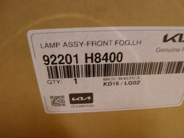 Kia Stonic 2017 Halogenlins Fram Vänster OEM 82201-H8400 image 4