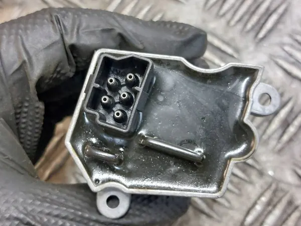 BMW E39 520i Blower Weerstand 8364173 image 2