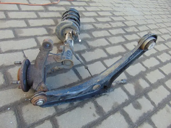Mangueta delantera izquierda OEM 8V51-18K001-BH Ford Fiesta image 3