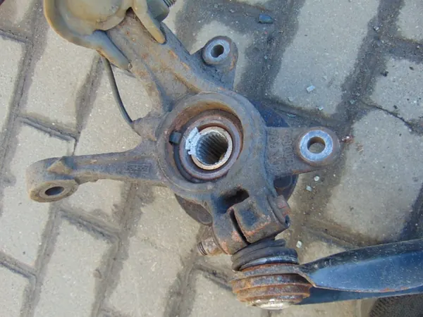 Mangueta delantera izquierda OEM 8V51-18K001-BH Ford Fiesta image 8
