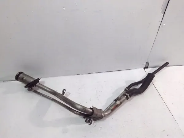 Ford Kraftstoff-Einfüllstutzen OEM AV619032AH - Gebraucht image 2