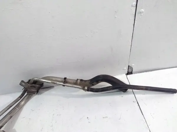Ford Kraftstoff-Einfüllstutzen OEM AV619032AH - Gebraucht image 4