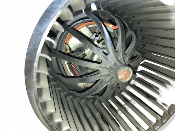 Moteur de soufflante VW d'occasion OEM 7E1820021 image 8