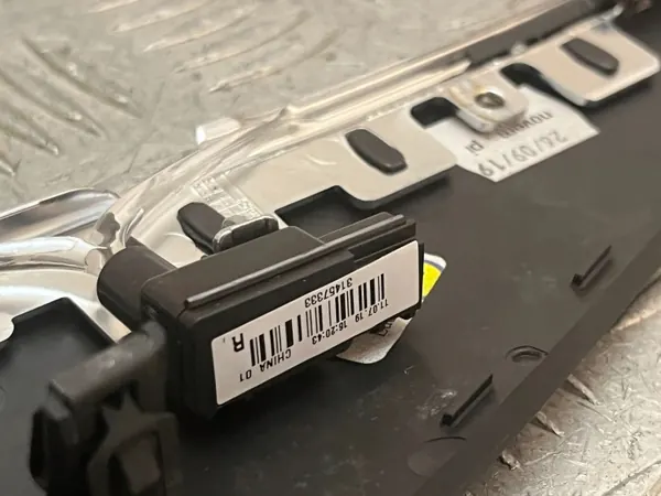 Volvo XC90 Bakdörrs panel OEM 32274024 image 3