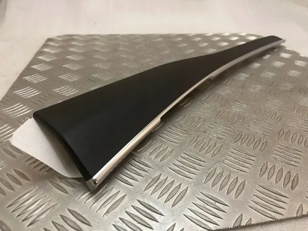 Volvo XC90 Bakdörrs panel OEM 32274024 image 5