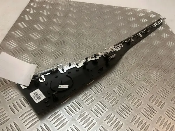 Volvo XC90 Bakdörrs panel OEM 32274024 image 9