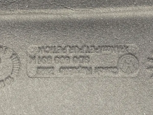 Isolamento do Capô VW PHAETON Sedan/Limosina 02-16 image 3