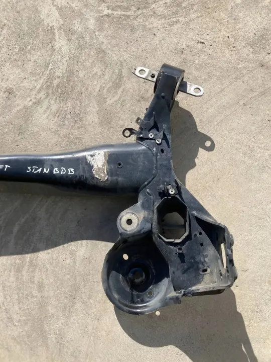 Poutre d'essieu arrière OEM 9671343680 Peugeot 308 II image 3