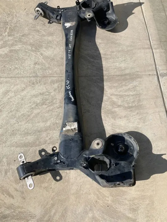 Poutre d'essieu arrière OEM 9671343680 Peugeot 308 II image 4