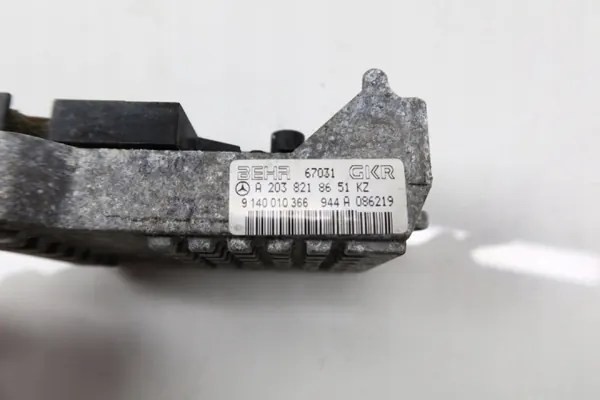 Mercedes W203 Puhallinvastus OEM 2038218651 image 4
