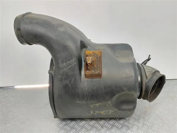 Volvo Luftfiltergehäuse OEM 3979505 - Gebraucht image 3