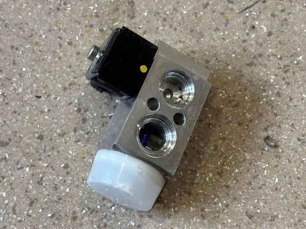 Válvula de expansión aire acondicionado Hyundai Ioniq 5 OEM DX1T1HNEAA02 image 10