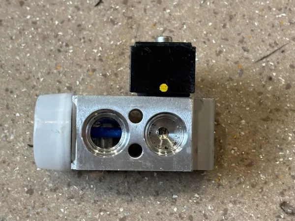 Válvula de expansión aire acondicionado Hyundai Ioniq 5 OEM DX1T1HNEAA02 image 4