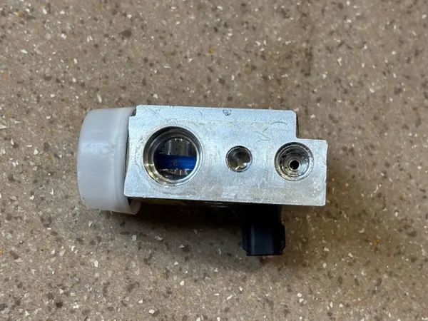 Válvula de expansión aire acondicionado Hyundai Ioniq 5 OEM DX1T1HNEAA02 image 8
