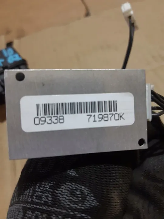 Audi Q7 4L Etuvalo Johtosarja OEM 10.07 Oikea image 4